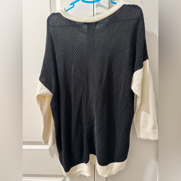 Cute color blocked Lauren Ralph Lauren plus sized sweater - Picture 2 of 4